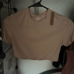 SKIMS essential nude crop NWT